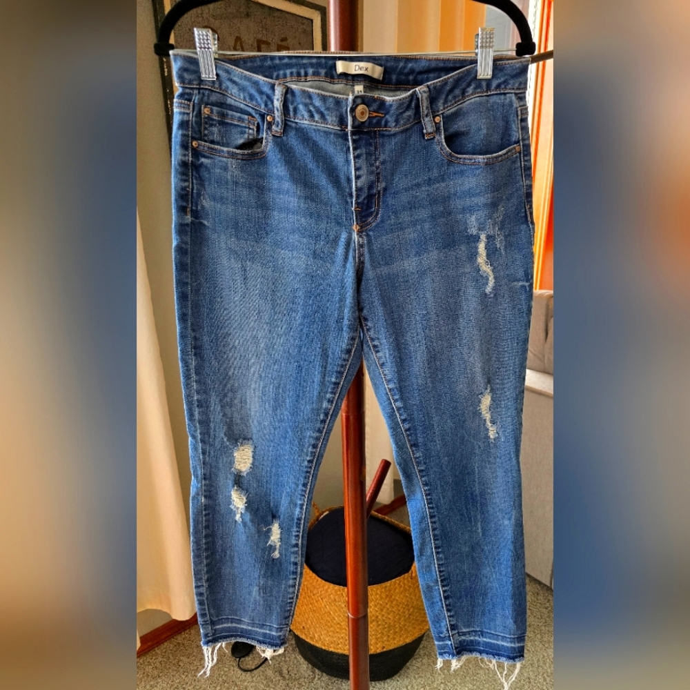 DEX Cropped Jeans Women's size 31 stretch  Distressed